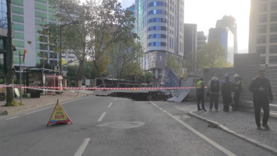 Sarıyer'de yol çöktü, trafik kapatıldı