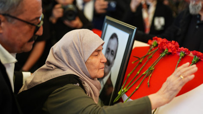 Kare kare veda: Sırrı Süreyya Önder son yolculuğuna böyle uğurlandı