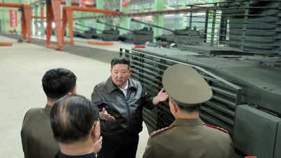 Kim Jong-un'dan tank fabrikasına teftiş