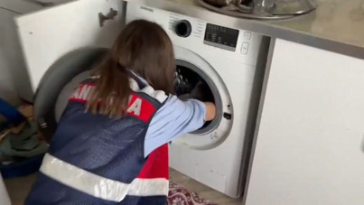 Çamaşır makinesinden kalaşnikoflar çıktı