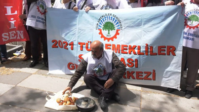 Emekliler TÜİK önünden seslendi: Getirin sandığı, kırmızı kartımızı gösterelim