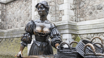 Ünlü heykelin göğüsleri kriz yarattı: Lütfen dokunmayın