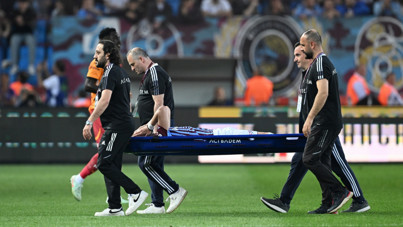 Derbide talihsiz sakatlık: Sedyeyle sahayı terk etti