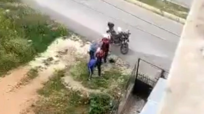 Dayak sosyal medyaya düştü, polisler görevden uzaklaştırıldı