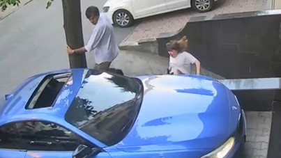 Eski eşini otomobille ezmeye çalıştı