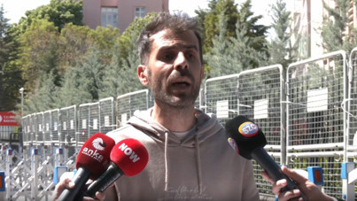 Yusuf Tekin'in 'terör' yaftası vurduğu öğretmen bakanlık önünde