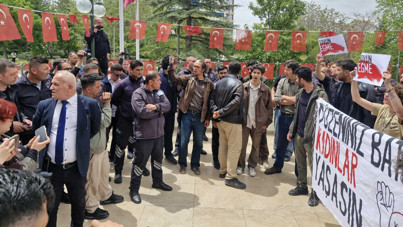 Anadolu Üniversitesi öğrencilerinden 'Aile Sempozyumu’na protesto