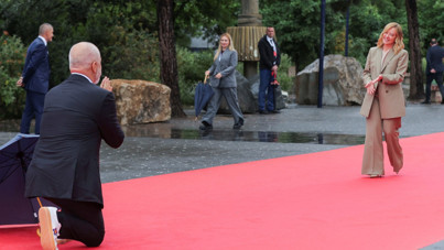 Arnavutluk lideri, Meloni'yi diz çökerek karşıladı