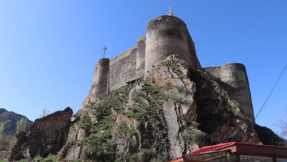 Oltu Kalesi yıkılma tehlikesiyle karşı karşıya