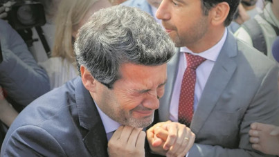 Muhalif lider mitingde iki kez kriz geçirdi