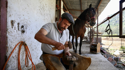 Ambulans şoförü nalbant oldu