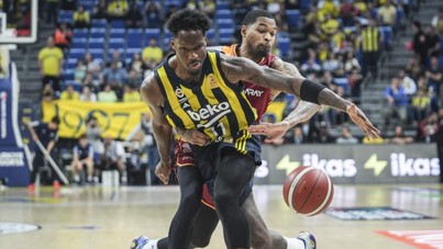 Fenerbahçe derbide Galatasaray'ı ezip geçti