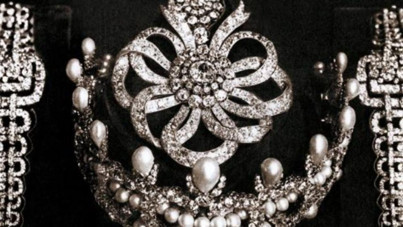 Devrik kralın torunları 13 milyar liralık mücevherleri geri istiyor