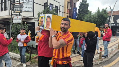 Galatasaraylı taraftarlar, Ali Koç, Acun Ilıcalı ve Mourinho'nun tabutunu taşıdı