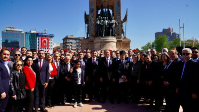 Taksim'de İmamoğlu'na özgürlük çağrısı