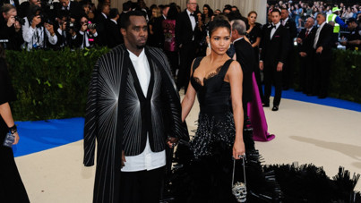 Ünlü şarkıcıya 'çekiçle saldırı' suçlaması