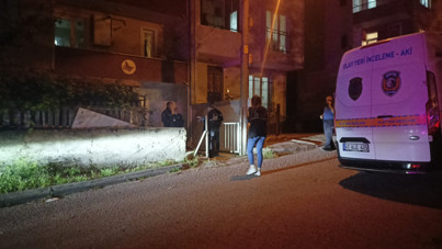 Komşular polisi aradı, evde kanlar içinde bulundu