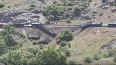 Zemin kaydı, tren devrildi