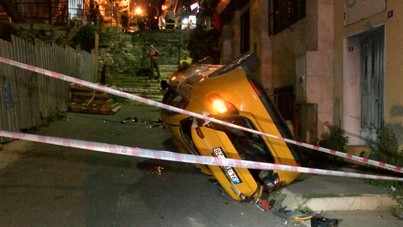 10 metreden çıkmaz sokağa uçan taksiciyi vatandaşlar çıkardı