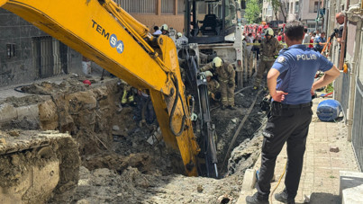 Bayrampaşa'da yol çöktü, göçük altındaki işçi kurtarıldı