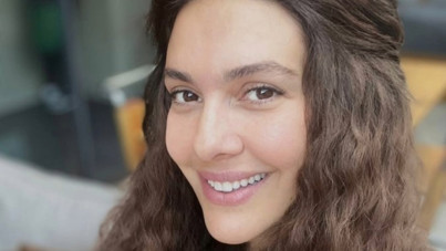 Bergüzar Korel sezonu açtı: Denize düştüm