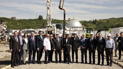 İkinci fabrikayı açtığı gün üçüncüsünün temelini attı