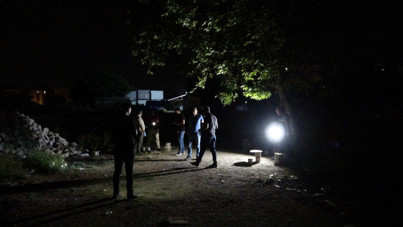 Oğlunu boş arazide katletti, eve gidip bekledi