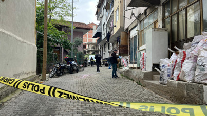 Sokak ortasında kardeşini öldürdü