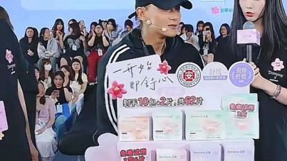 Kendi ped markasını çıkaran erkek şarkıcı, yarım saatte 116 milyon lira kazandı