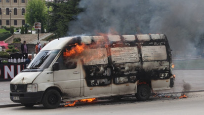 Polise teslim etmek istemedi, aracını yaktı
