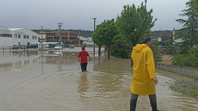 Kastamonu'da sağanak: Sanayi bölgesinde üretim durduruldu