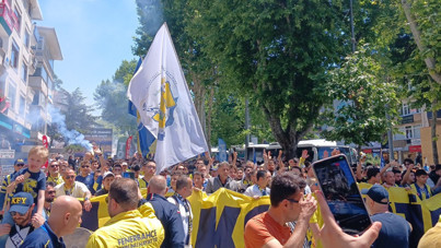 Kadıköy'de Ali Koç'u protesto yürüyüşü: Başkan adayı da katıldı