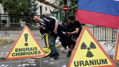 Bir tokat da çevrecilerden: Macron'un balmumu heykelini çaldılar