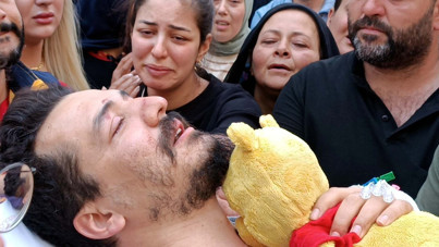 Tarifsiz acı: Eşi ve çocuklarını sedyeden uğurladı