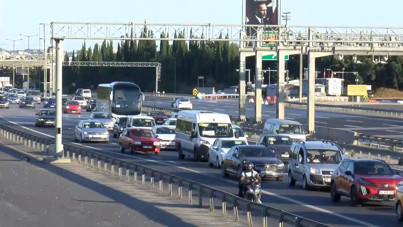 İstanbul trafiğe uyandı: Bayram göçü başladı, yollar doldu!