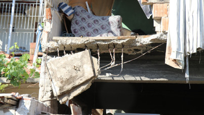 Koltuk indireceklerdi, balkon çöktü: 3 yaralı