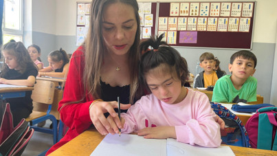 Bahçede köpeğiyle oynuyordu: Bir öğretmen hayatını değiştirdi