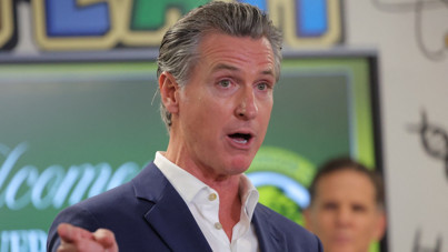 California Valisi'nden Trump'a "demokrasi" çıkışı