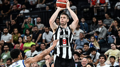Beşiktaş, Anadolu Efes'i deplasmanda farklı devirdi: Seri son maça kaldı
