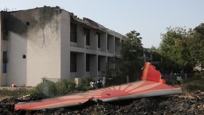Düşen uçağı 10 dakika ile kaçırdı, hayatta kaldı