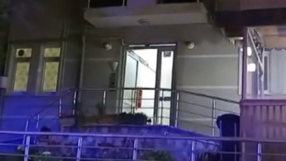 Otel odasında arkadaşını bıçakladı