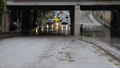 Konya'da cadde, sokak ve alt geçitler suyla doldu
