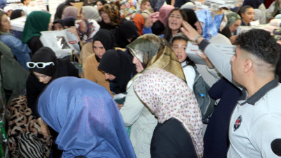 Yüzde 50 izdihamı: Birbirlerini ezdiler