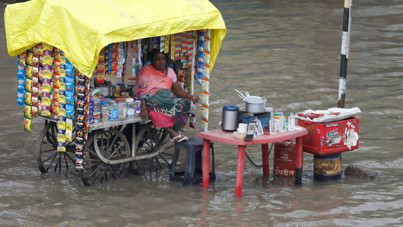 Önce uçak kazası, şimdi de sel