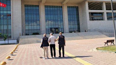 Sahte kimlikle yakalandı