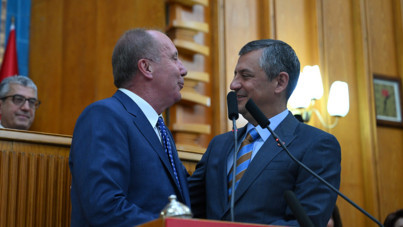 Muharrem İnce 1597 gün sonra CHP'ye döndü: Özel'den anlamlı çıkış, rozet takmadı