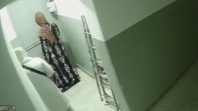 Rahat tavırlar dikkat çekti: Gündüz vakti 200 bin TL'lik altın hırsızlığı