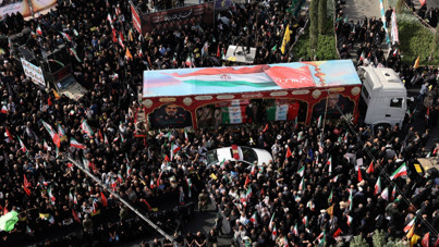İran'da büyük cenaze töreni: Komutanlar ve bilim insanları son yolculuğuna uğurlandı