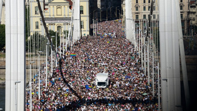 Budapeşte’de renkli gün: Orban rahatsız oldu