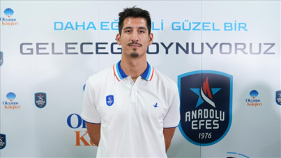 Anadolu Efes, Derek Willis'i gönderdi
